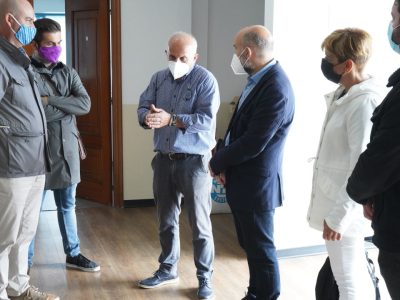 Néstor Rego visita a comarca do Morrazo e mantén un encontro co sector pesqueiro en Bueu