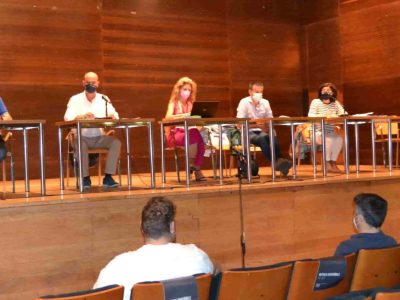 Bueu aproba a relación de postos de traballo e unha moción contra os recortes no ensino da Xunta
