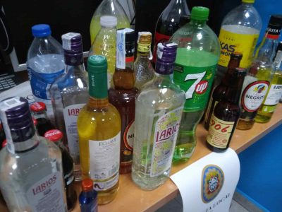 A Policía Local de Moaña recolle gran cantidade de alcohol do botellón ante a espantada dos moz@s