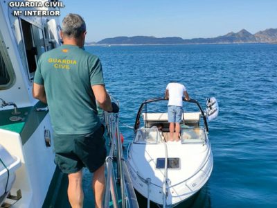 Auxiliada una embarcación de recreo en Barra