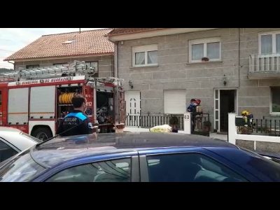 Sofocan un incendio nun casa de Meira