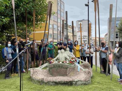 Cangas homenaxea ao escultor Manolo Coia
