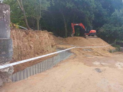 O muro do CEIP de Seixo é obxecto dunha obra de mellora