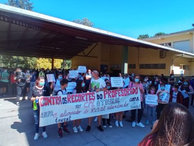 Os padres do CPI O Toural de Vilaboa protestan polos recortes no profesorado