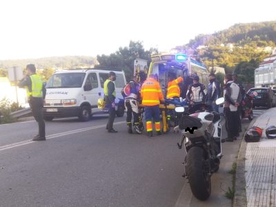 Ferida nunha perna unha motorista na curva de  Pitis, en Bueu