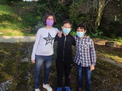 Mireia, Bruto e Diego, do CEIP A Laxe de Marín, gañadores das II Olimpiadas Cíes-Illas Atlánticas