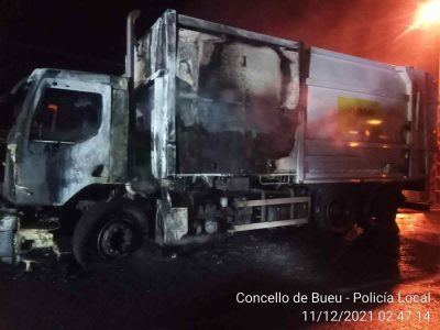 Arde un camión de recollida do lixo en Bueu