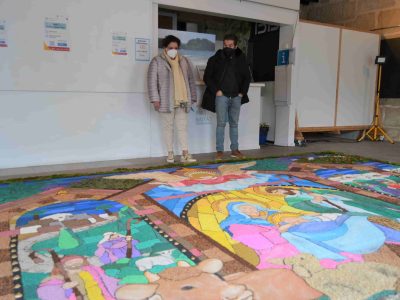A sala Domínguez Búa énche de arte efémero dunha alfombra de Nadal sostible