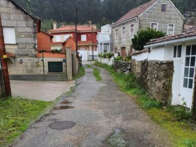 A empresa Narom S.L. pavimentará 5 rúas das parroquias de Coiro, Darbo e O Hío