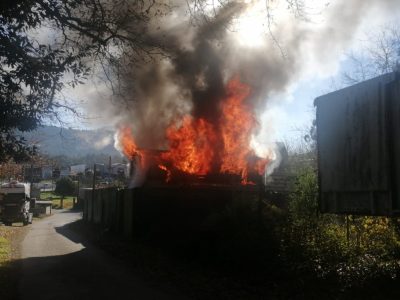 Incendio  nunha chatarrería de Vilaboa