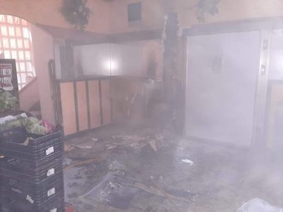 Incendio nunha frutería do centro de Cangas