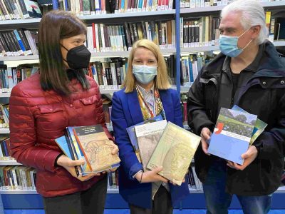 A Biblioteca recibe unha doazón de libros relacionados coa arte, a historia e o patrimonio do director do Museo de Bellas Artes da Real Academia de San Fernando
