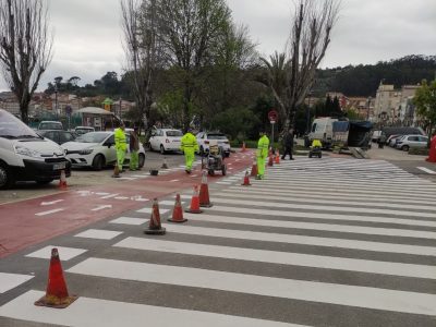 Cangas inicia un operativo de repintado da sinalización horizontal nas rúas do centro