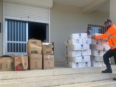 Avalancha de doazóns en Cangas no primeiro día da campaña de axuda a Ucraína