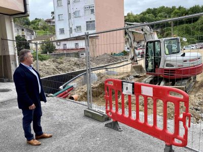 Derrubado o muro na Travesía República Arxentina, que comeza mostrar o seu trazado