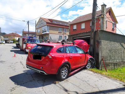Espectacular accidente en Coiro, Cangas