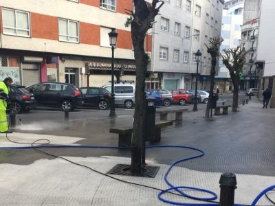 O Concello leva a cabo un zafarrancho de limpeza nos aparcadoiros públicos gratuitos e noutros puntos do casco urbano