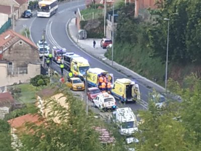 Dous feridos graves e un leve nun accidente entre dúas motos na Madalena