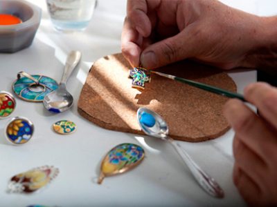 A Festa do Mar de Vilaboa inclúe un obradoiro de esmaltado no seu apartado cultural