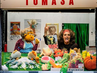 O espectáculo ‘Ay pera, perita, pera!’ trasládase á praza do Costal e a obra de Bob Pop suspéndese por Covid