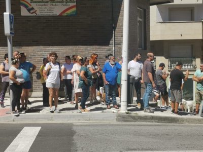 Veciños de Bueu: «Queremos que se vaian, intimidan a todo o mundo. Golpea a menores para roubarlles o móbil»