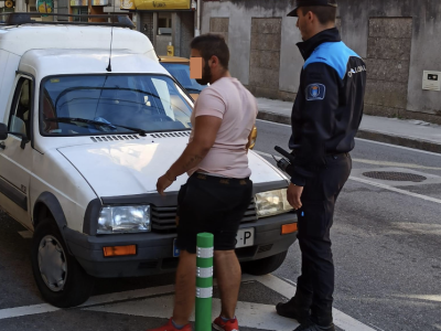 Detido no centro de Bueu por conducir sen permiso