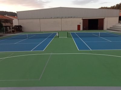 O Concello de Cangas renova as pistas polideportivas do CEIP San Roque cun investimento de máis de 44.000 euros