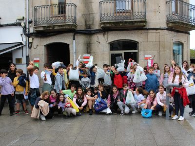 Alumnos de A Pedra recorren 500 metros para ir al comedor