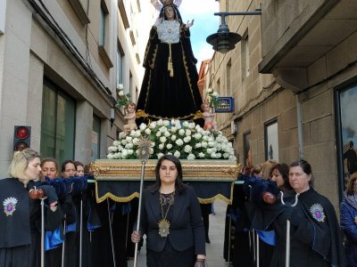 Sheila Lorenzo, primera mujer en presidir la Hermandad de los Dolores de Cangas