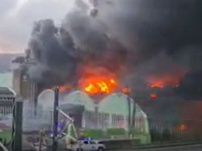 Controlado o incendio que afecta á nave de almacenaxe de sementes