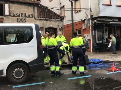 O Concello realiza unha proba de fume en Cantodarea para detectar posibles fugas de olor nos domicilios