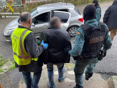 Detenidos tres cangueses en una operación contra el tráfico de drogas en el barrio de San Roque