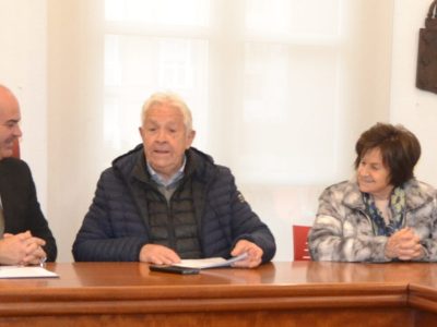 O Concello de Bueu asina o convenio urbanístico coa familia Davila de cesión dunha parcela no centro de Beluso