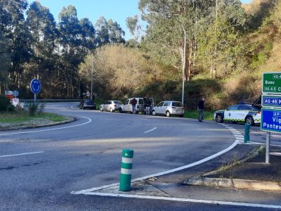 Atropelado un ciclista na rotonda de Aldán