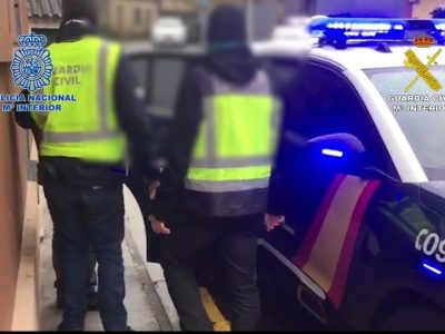 Dos detenidos en Cangas por tráfico de drogas