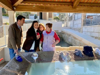 O Concello fai unha visita de obra ao renovado Lavadoiro de Mogor