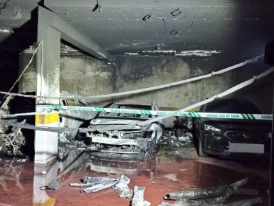 Un incendio nun garaxe de Cangas obriga a desaloxar a unha trintena de persoas