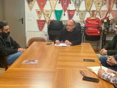 Sotelo se compromete a renovar o céspede do campo do Morrazo