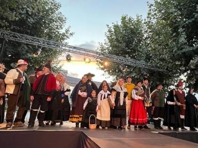 Exposición de traxes tradicionais no museo Manuel Torres