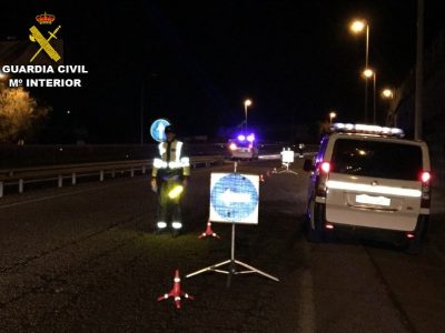 Logran pillar en una gasolinera de Cangas a un conductor que se dio a la fuga en dos controles en Pontevedra