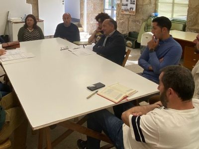 O PP de Cangas promete en Darbo melloras na seguridade das estradas PO-315 e un paseo fluvial no río Pontillón