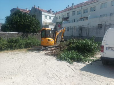 O Concello realiza labores de mantemento nos aparcadoiros públicos gratuítos do centro urbano