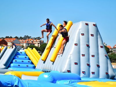 A praia de Mogor contará cun aquapark flotante de máis de 800 metros cadrados de superficie