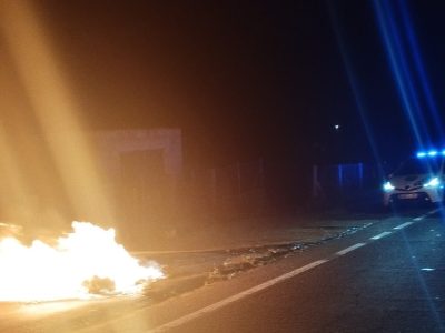 Arde un contedor en Broullón e os Bombeiros non poden ir a apagalo porque están en folga