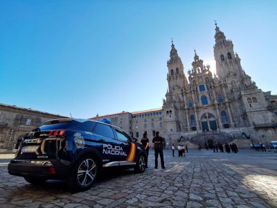 Detido un veciño de Bueu por ferir cun portaminas ao cura da Catedral de Santiago