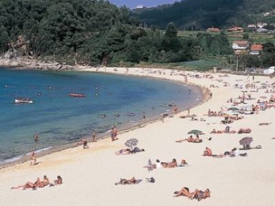 O PP de Bueu solicítalle ao goberno local que “poña a disposición dos bañistas de Portomaior unha cadeira anfibia”