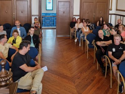 Achegan posturas entre a hostalaría e o Ateneo Santa Cecilia para a celebración do San Migheleiro