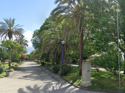 AV lembra ao goberno local que o baño autolimpiable de la Alameda é unha demanda veciñal