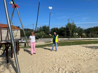 Vilaboa estrea a súa primeira tirolina no parque de Canaval, en Figueirido