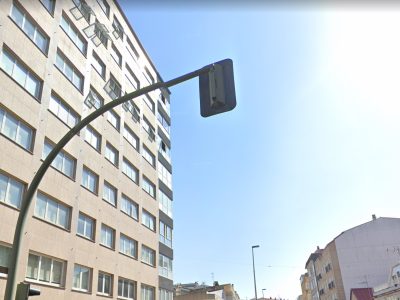 Reclaman en pleno a accesibilidade dos semáforos de Cangas